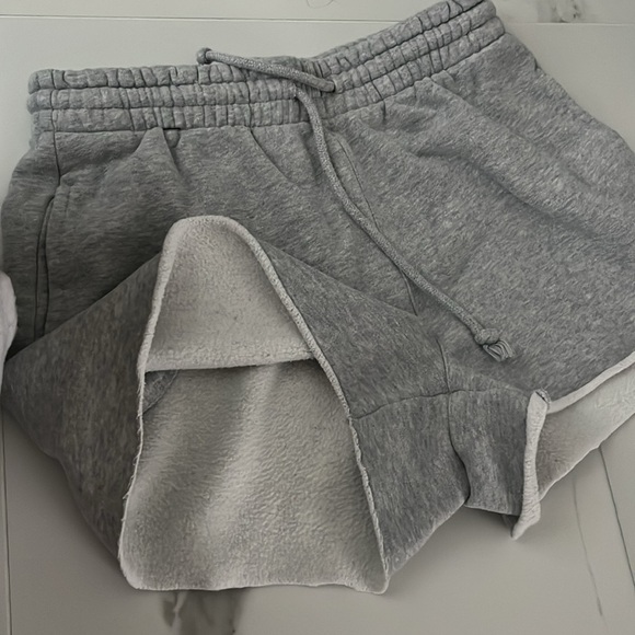 Aritzia | Cozy Fleece Mega Flutter Micro Sweatshort - Picture 8 of 8